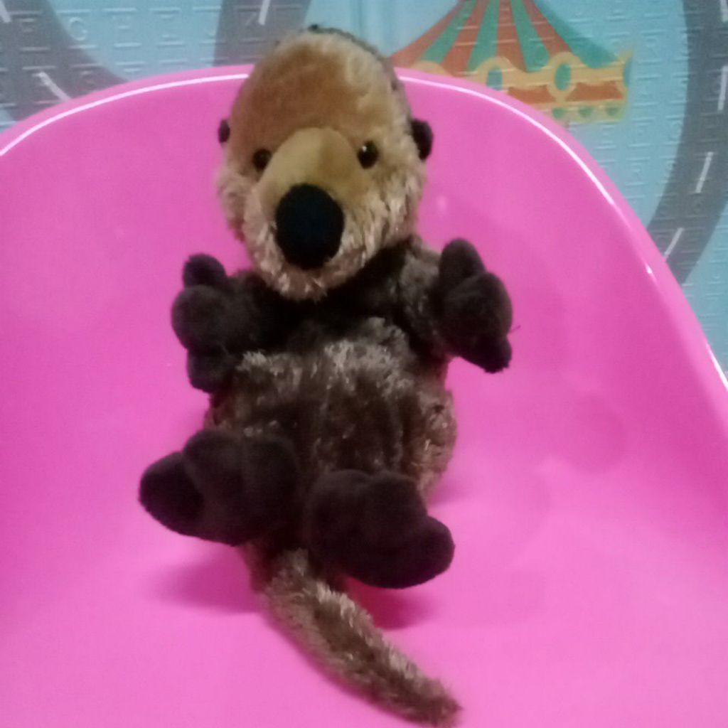 boneka hewan mainan edukasi berang berang aurora brand cutting