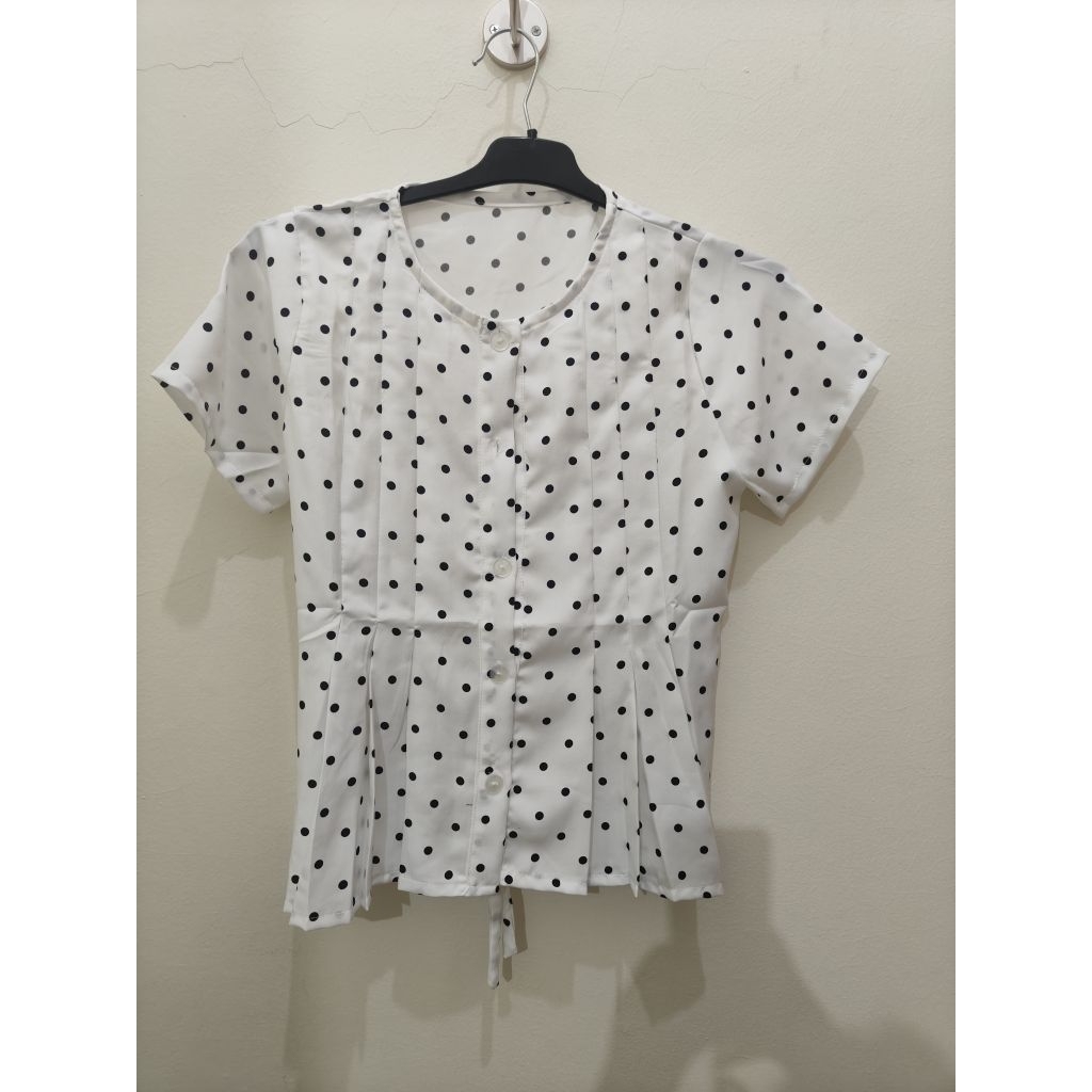 blouse polkadot putih