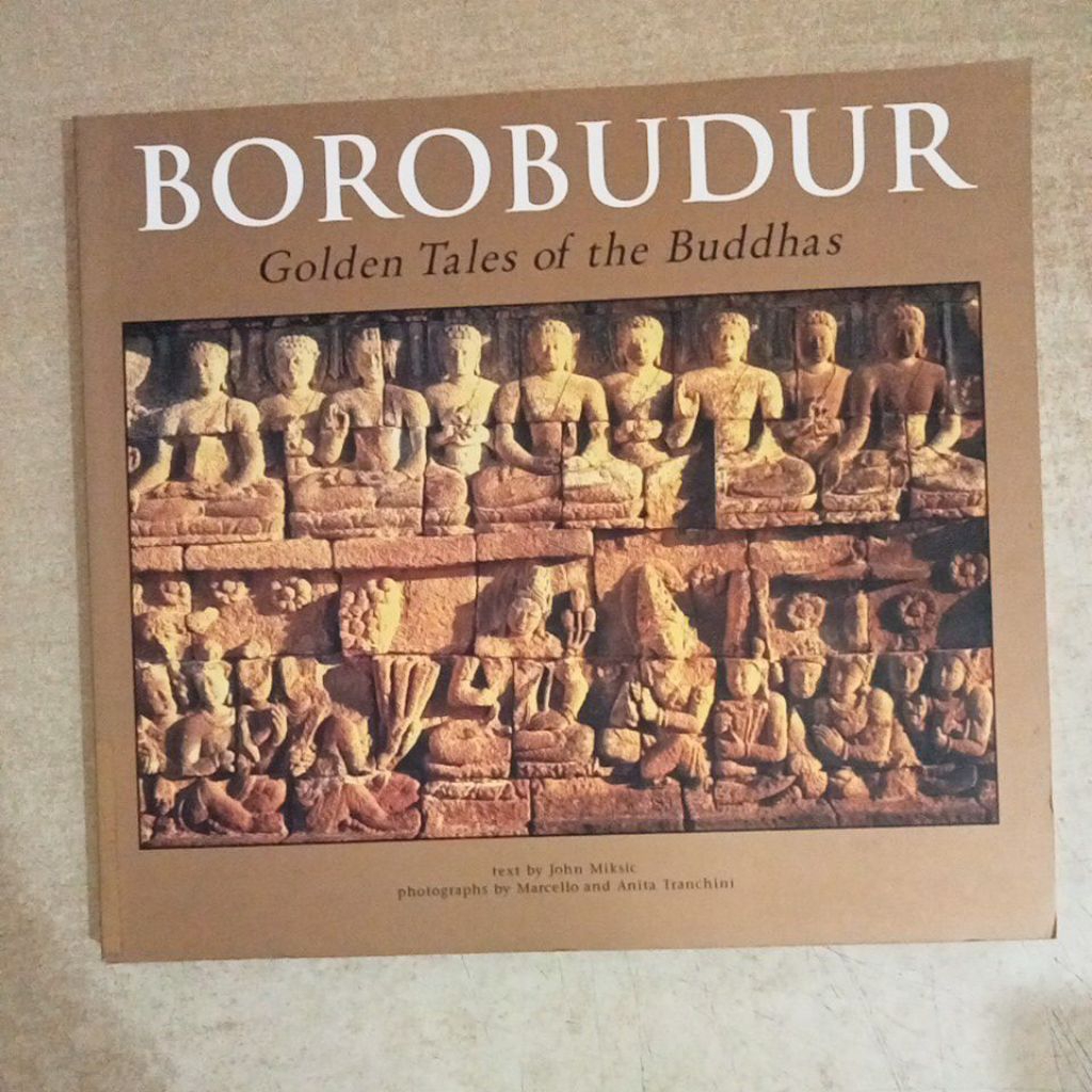 Buku BOROBUDUR Golden Tales of the Buddhas