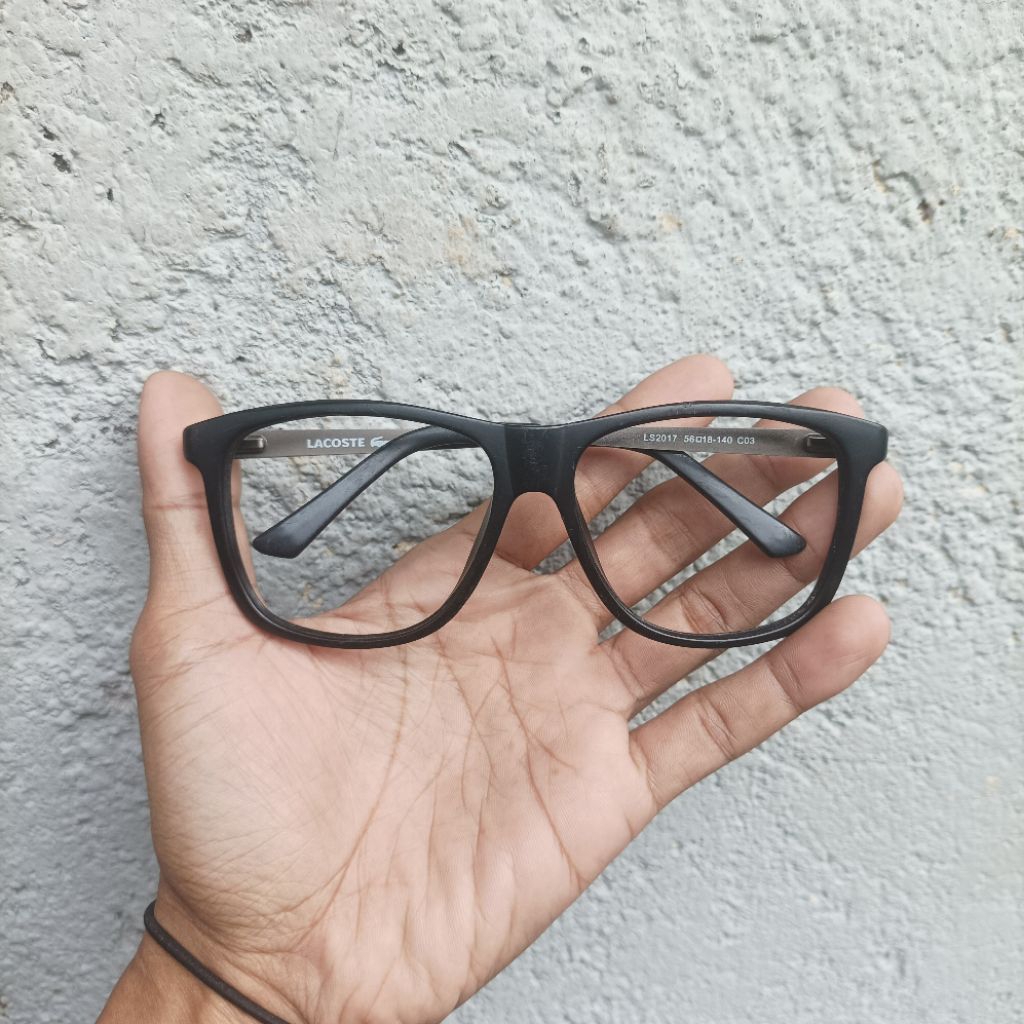 frame kacamata Lacoste