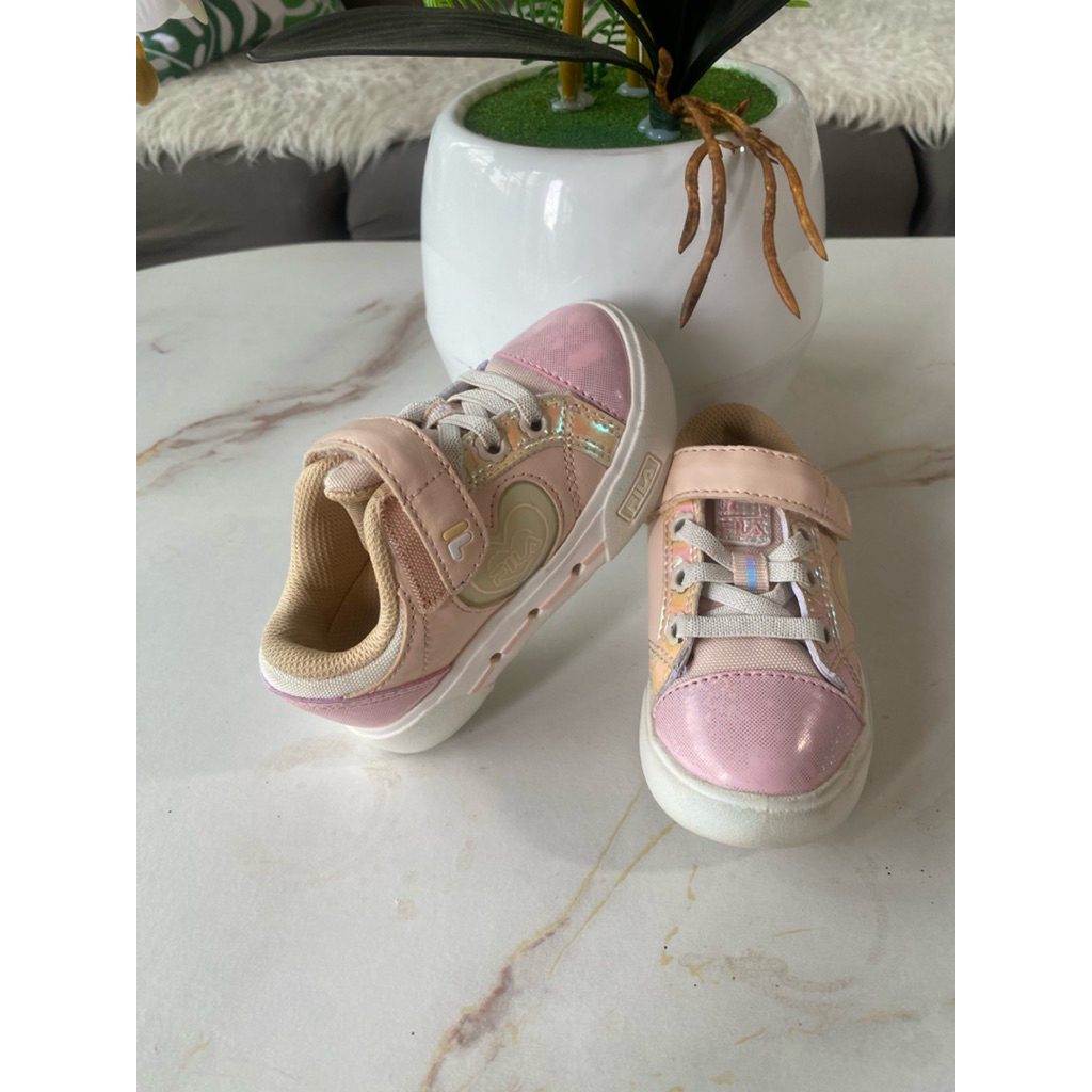 prelove sepatu anak fila lampu mungil (size 25)
