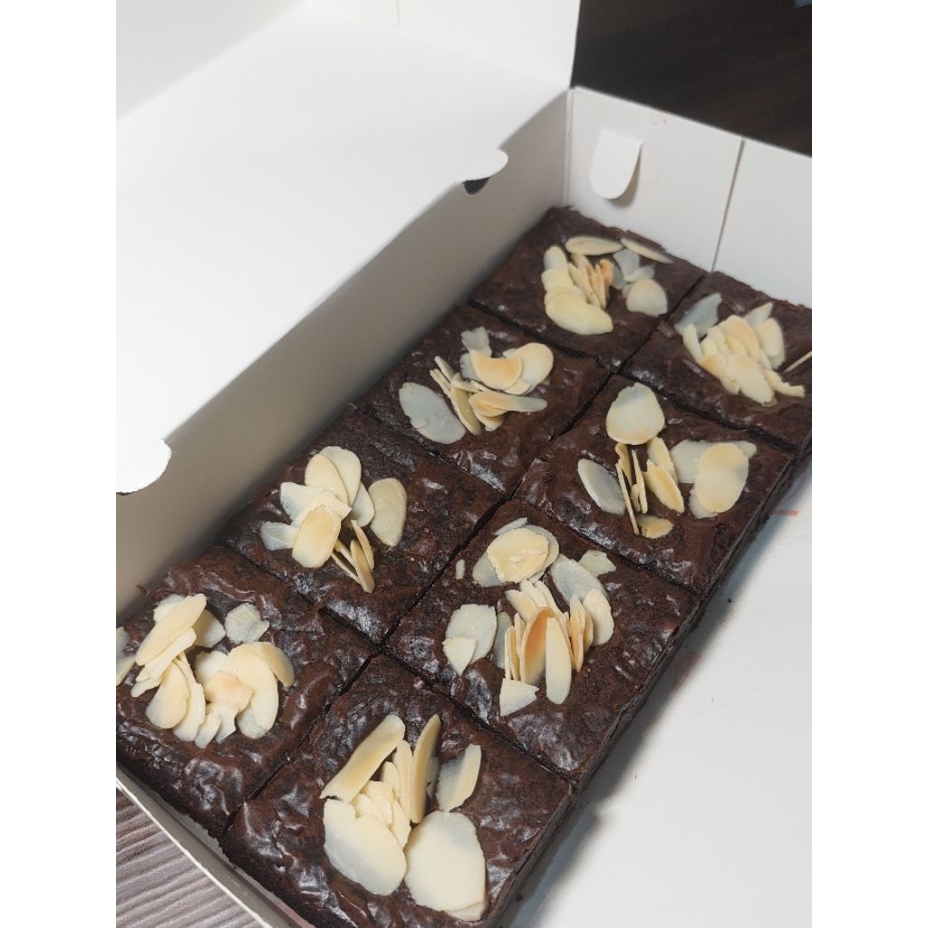 Brownies coklat|Brownies Keju|BROWNIECORNER