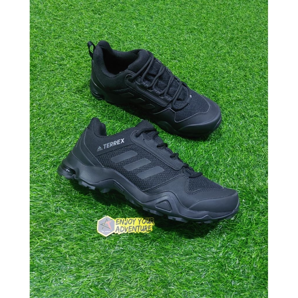 sepatu gunung trekking adidas size 44