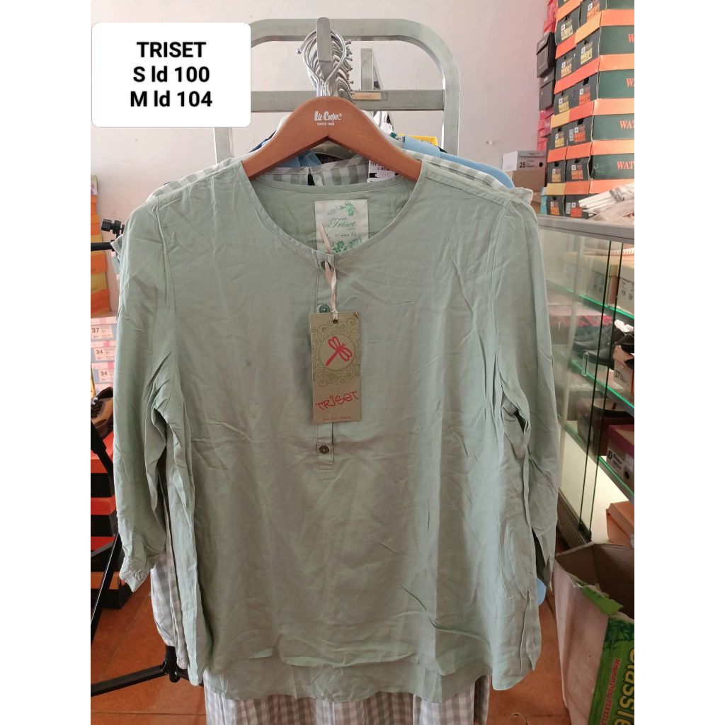 Triset atasan wanita