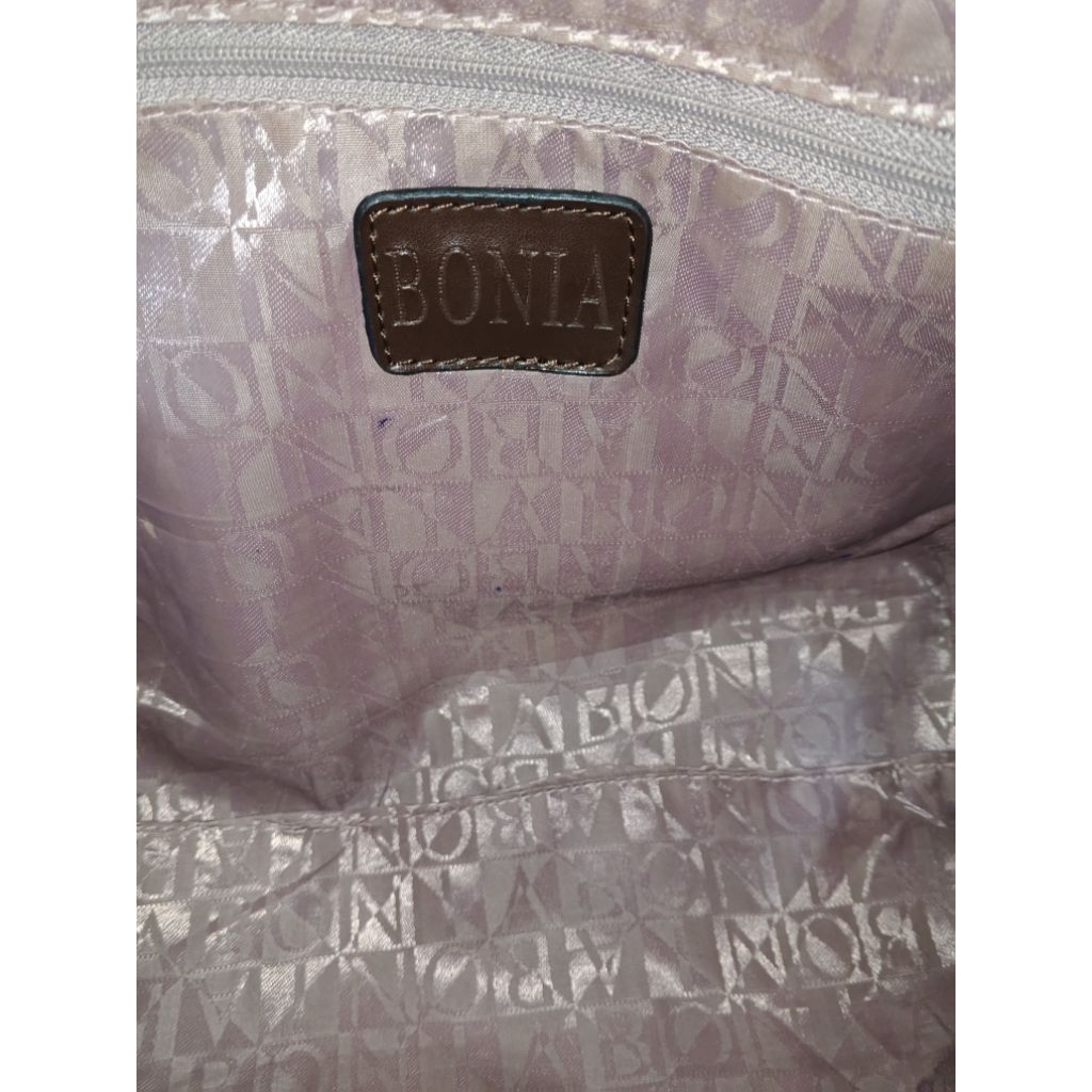 tas cw merek BONiA second kondisi baik sesuai dengan foto barang real pick