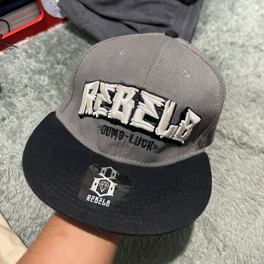 topi rebel 8