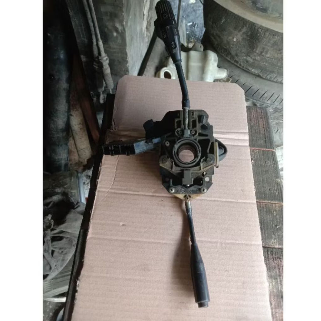 Saklar Lampu / Saklar Sen Kijang Grand Super Original