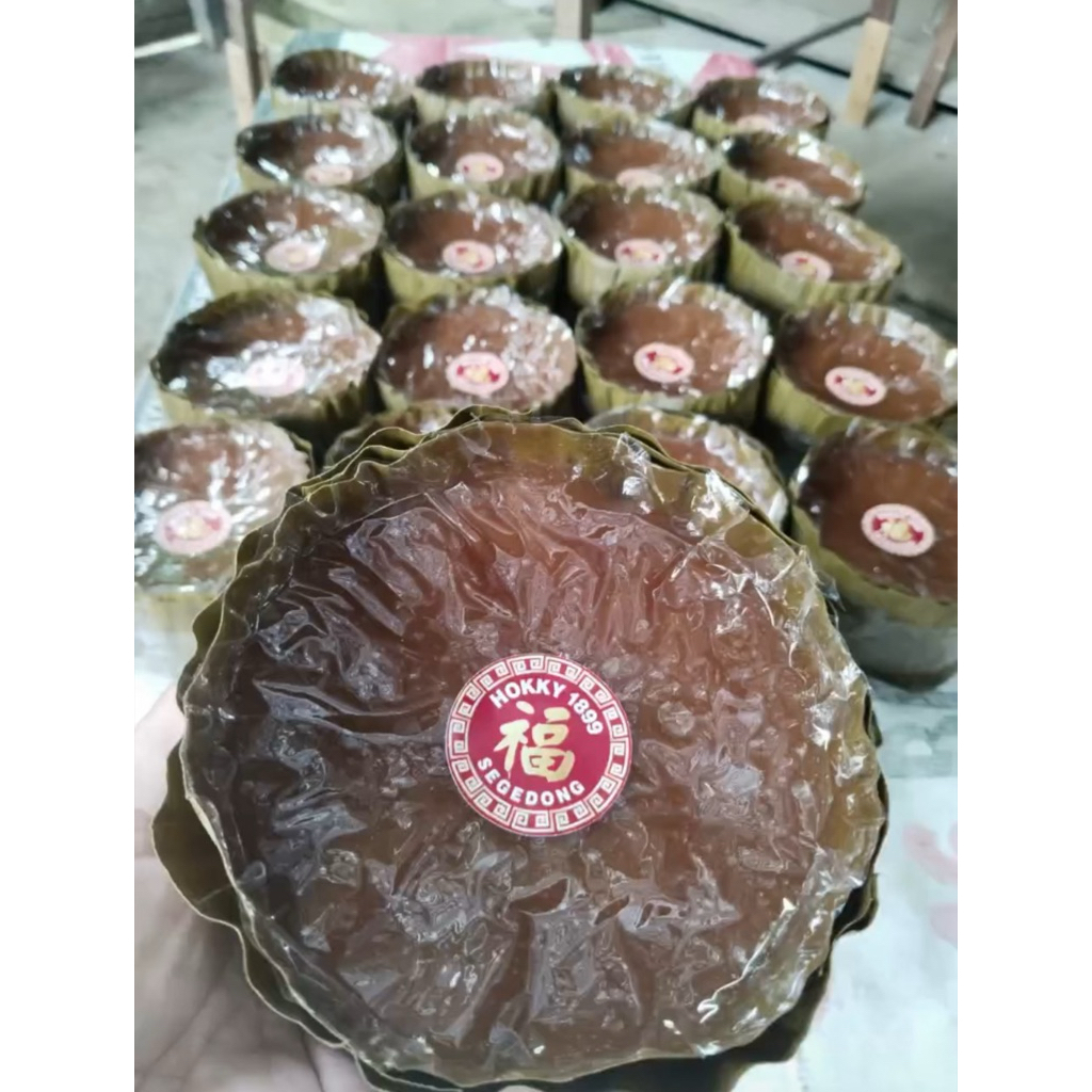 kue keranjang sama daun