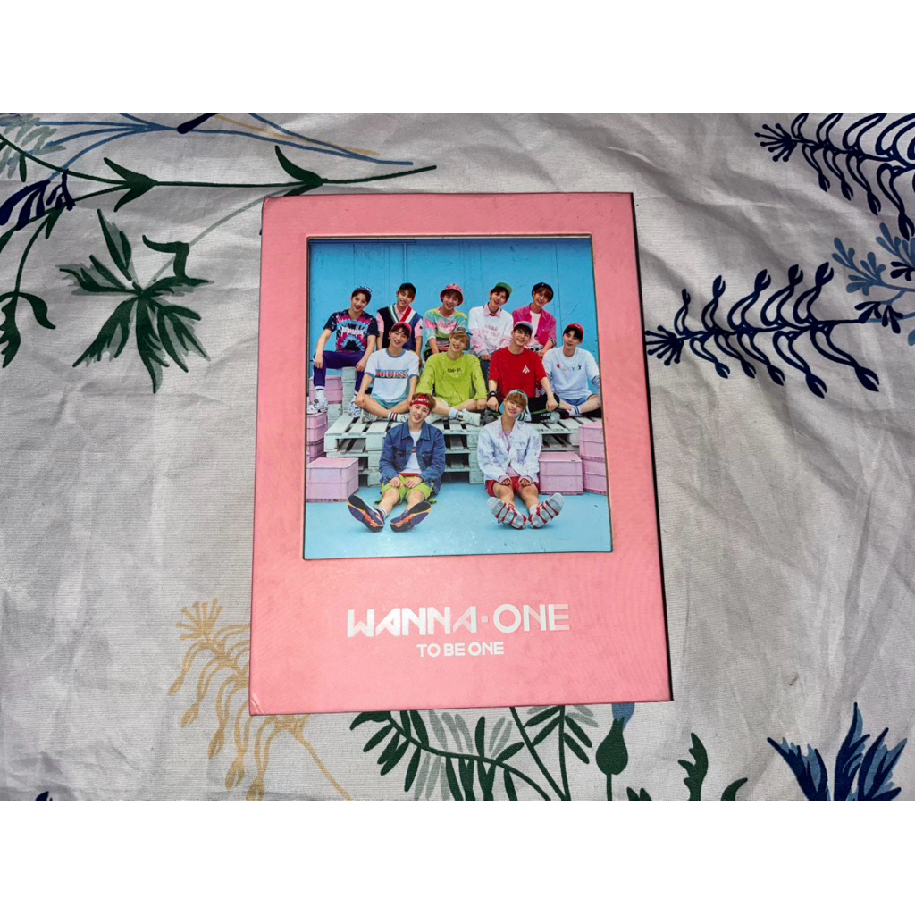 Album WannaOne To be one