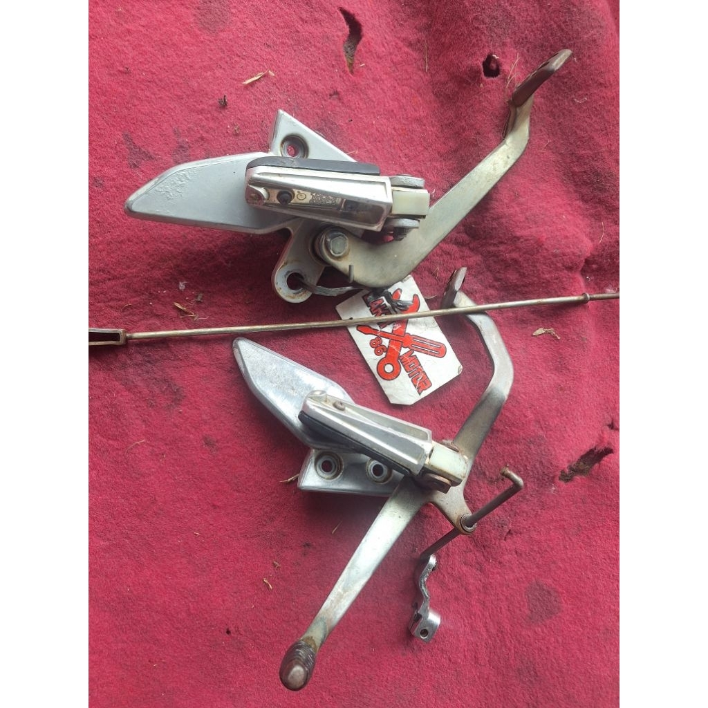 Dudukan Footstep Depan Yamaha Vixion Old Original