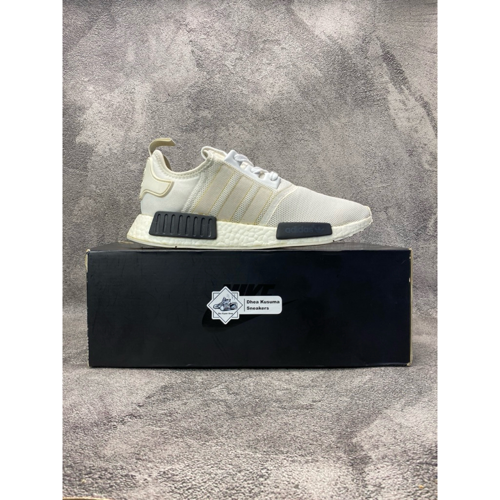 Sepatu Second Adidas NMD R1 White  Size 42 2/3  Original Guarantee 100%