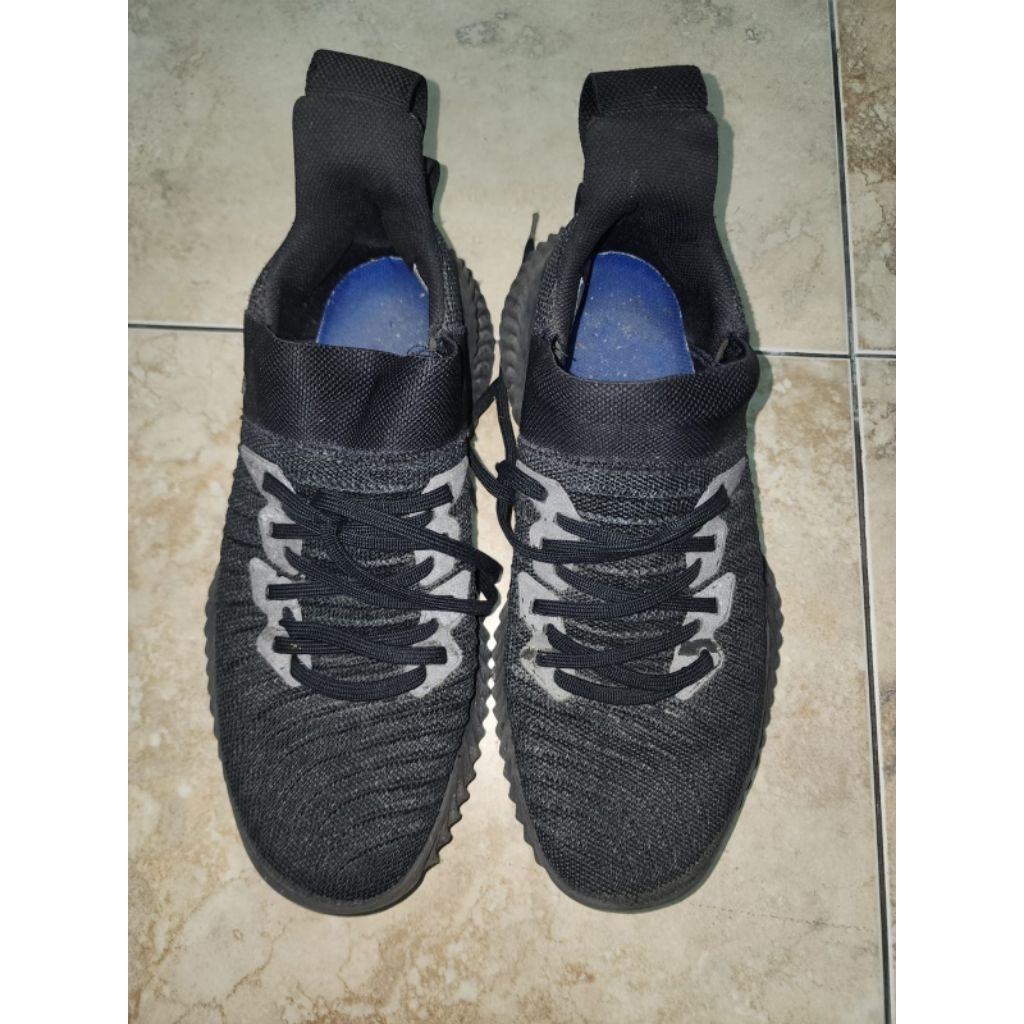 Preloved sepatu adidas alphabounce size 43