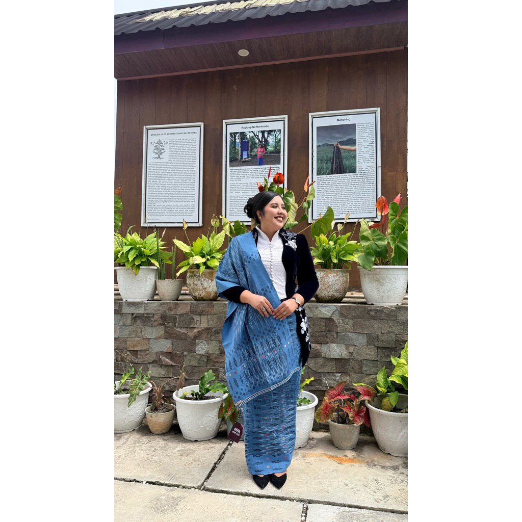 Ulos dan Mandar Sibolang Rasta Marjungkit