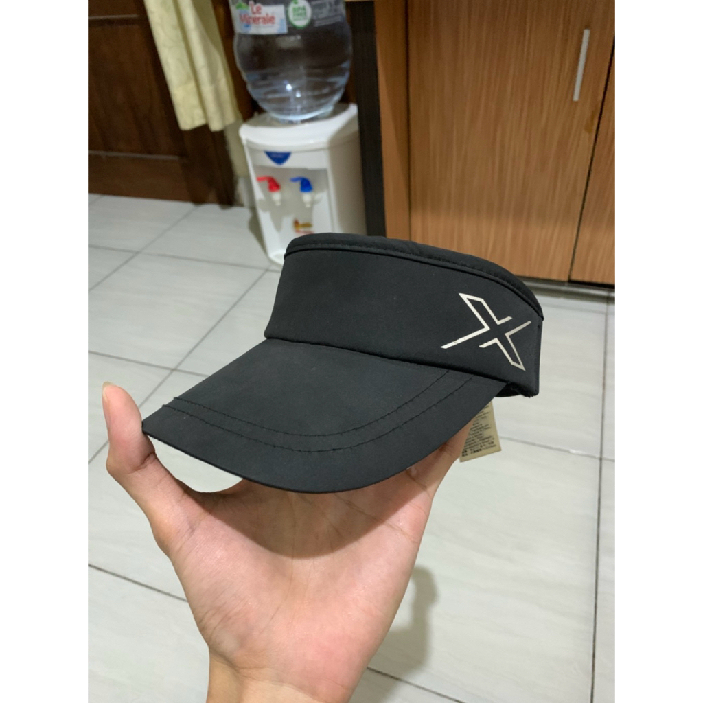 2XU Run Visor Black White Original (Preloved)