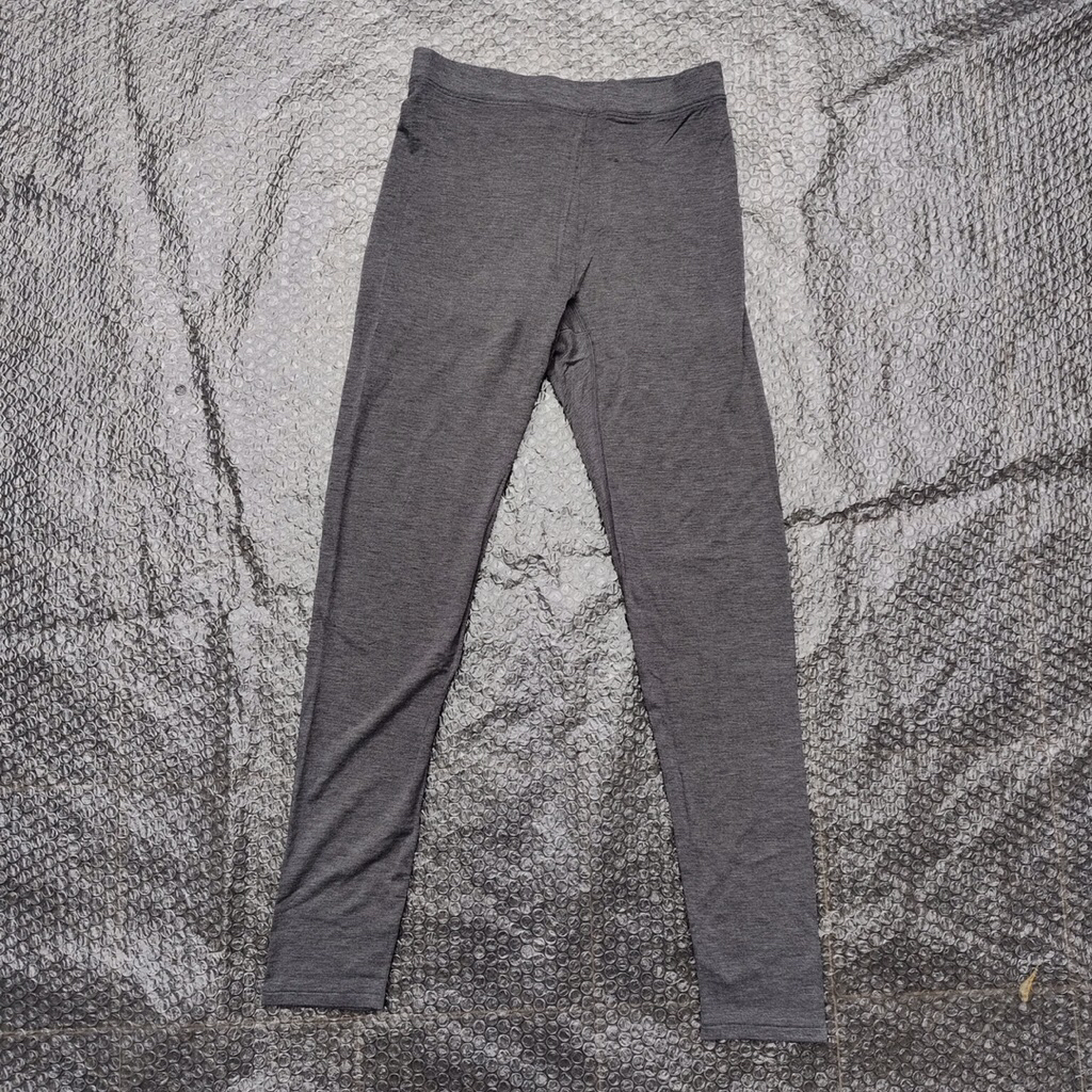 Legging Uniqlo Extra Warm grey Legging Uniqlo wanita size M abu