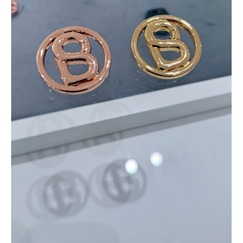 ROUND SIGNATURE EVERYDAY BROOCH || BUTTONSCARVES