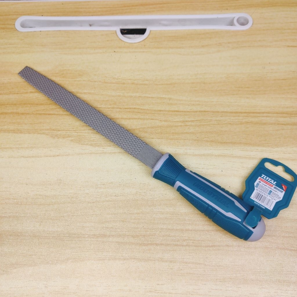 TOTAL// Kikir Kayu Kasar Setengah lingkaran 200mm 8"