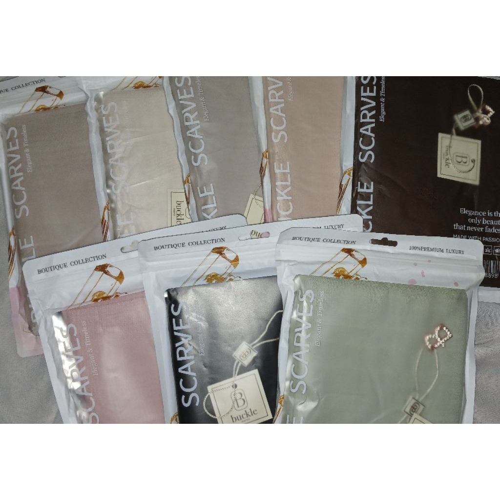 Buckle Scarves polos