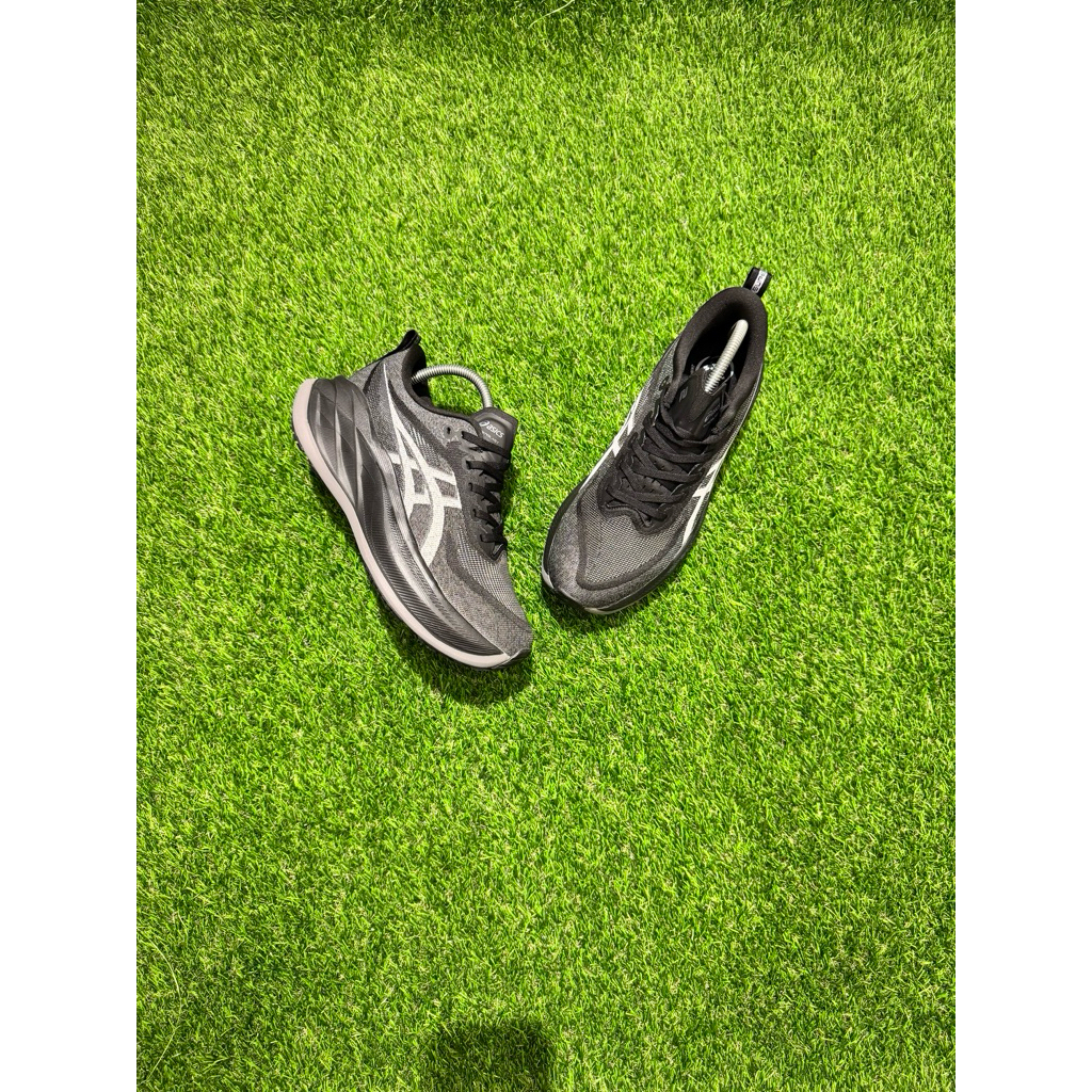 asics running black size 42