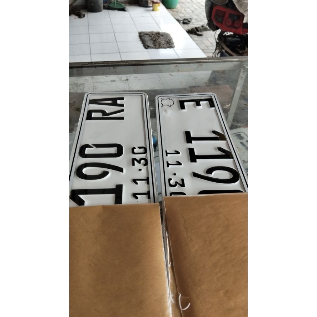 Plat mobil variasi carbon cover mika