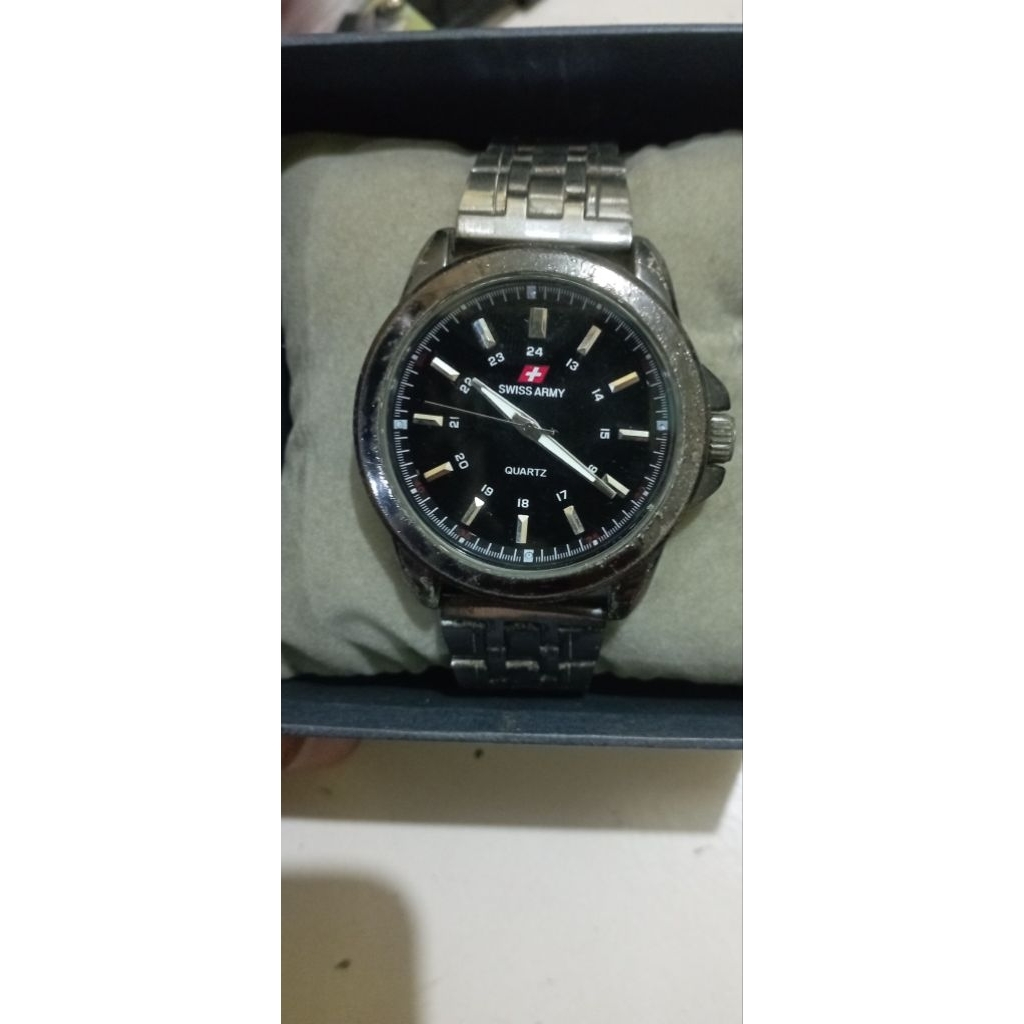 Jam tangan Swis army