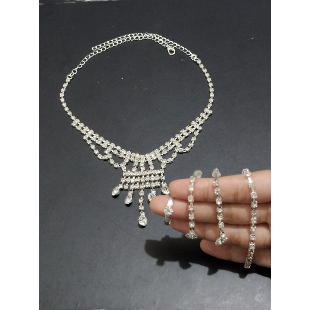 Set Perhiasan Anting Kalung Cincin Gelang Full Permata Adjustable/Kalung None Betawi