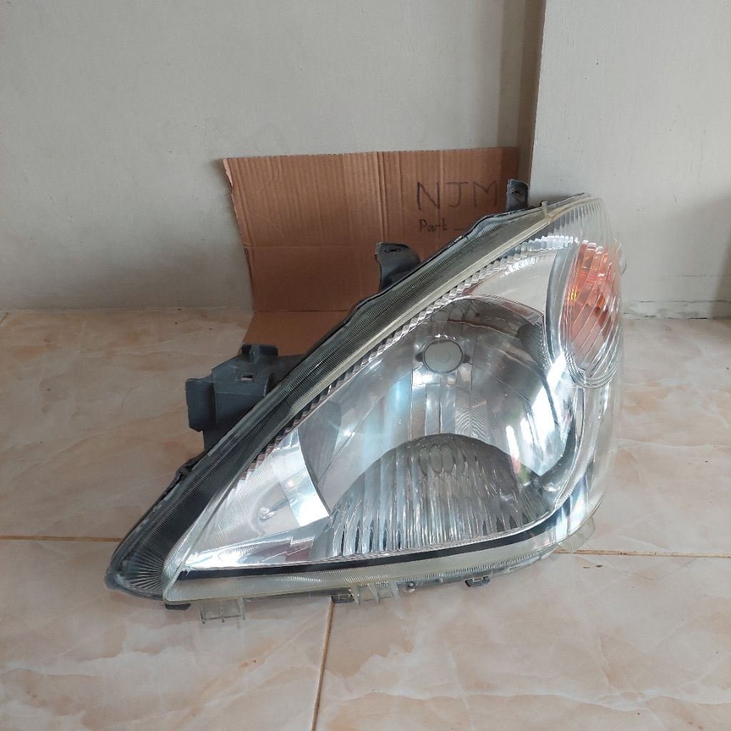 Hedlamp Lampu Depan Toyota Avanza Xenia Kiri L Tahun 2008 - 2012 Original