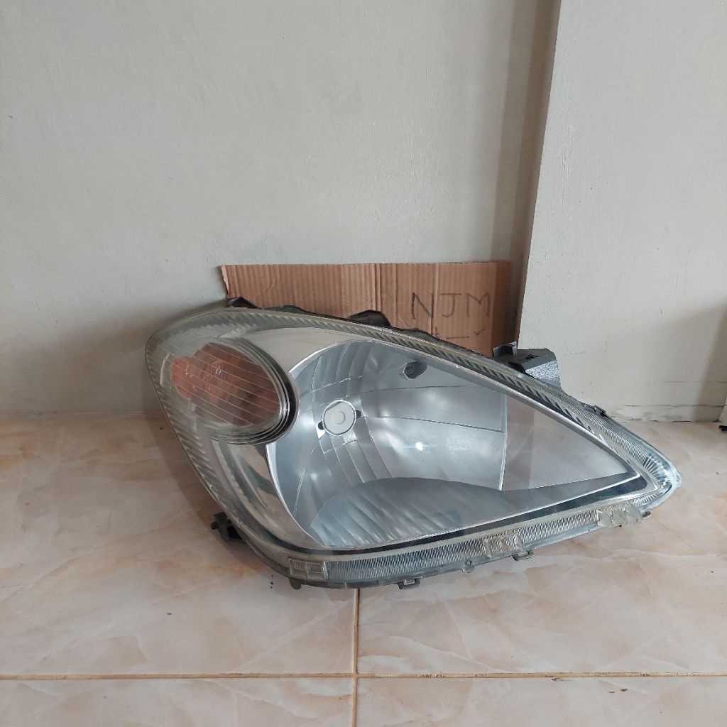 Headlamp Lampu Depan Toyota Avanza Xenia Kanan R Tahun 2008 - 2012 Original