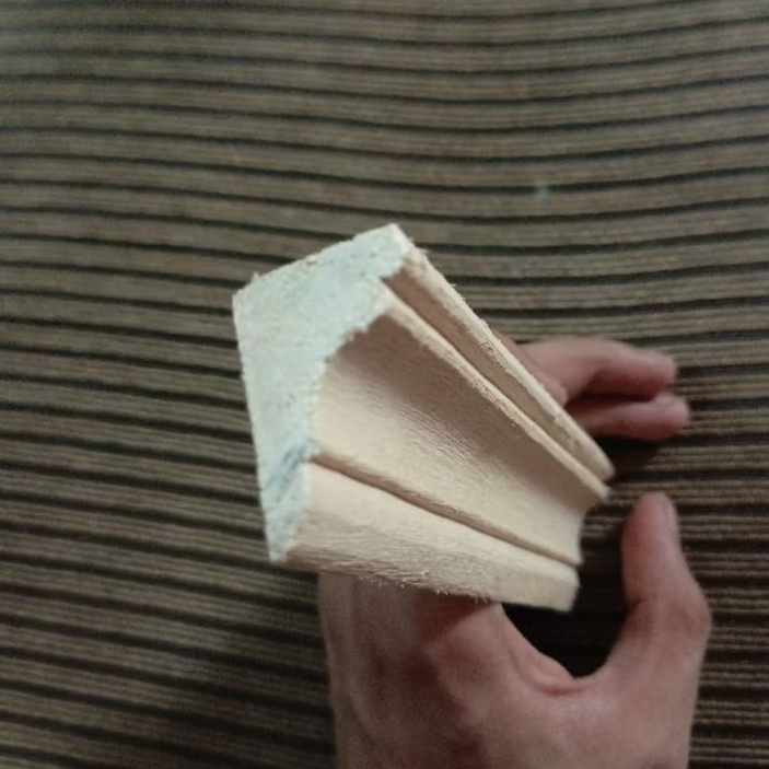 lis kayu plafon sudut halus