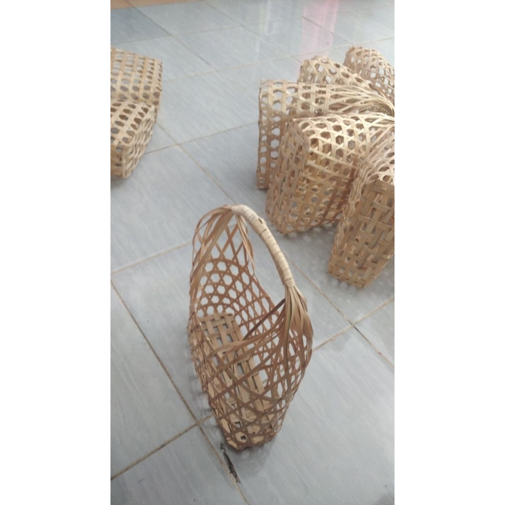 Tas Parcel Anyaman Bambu
