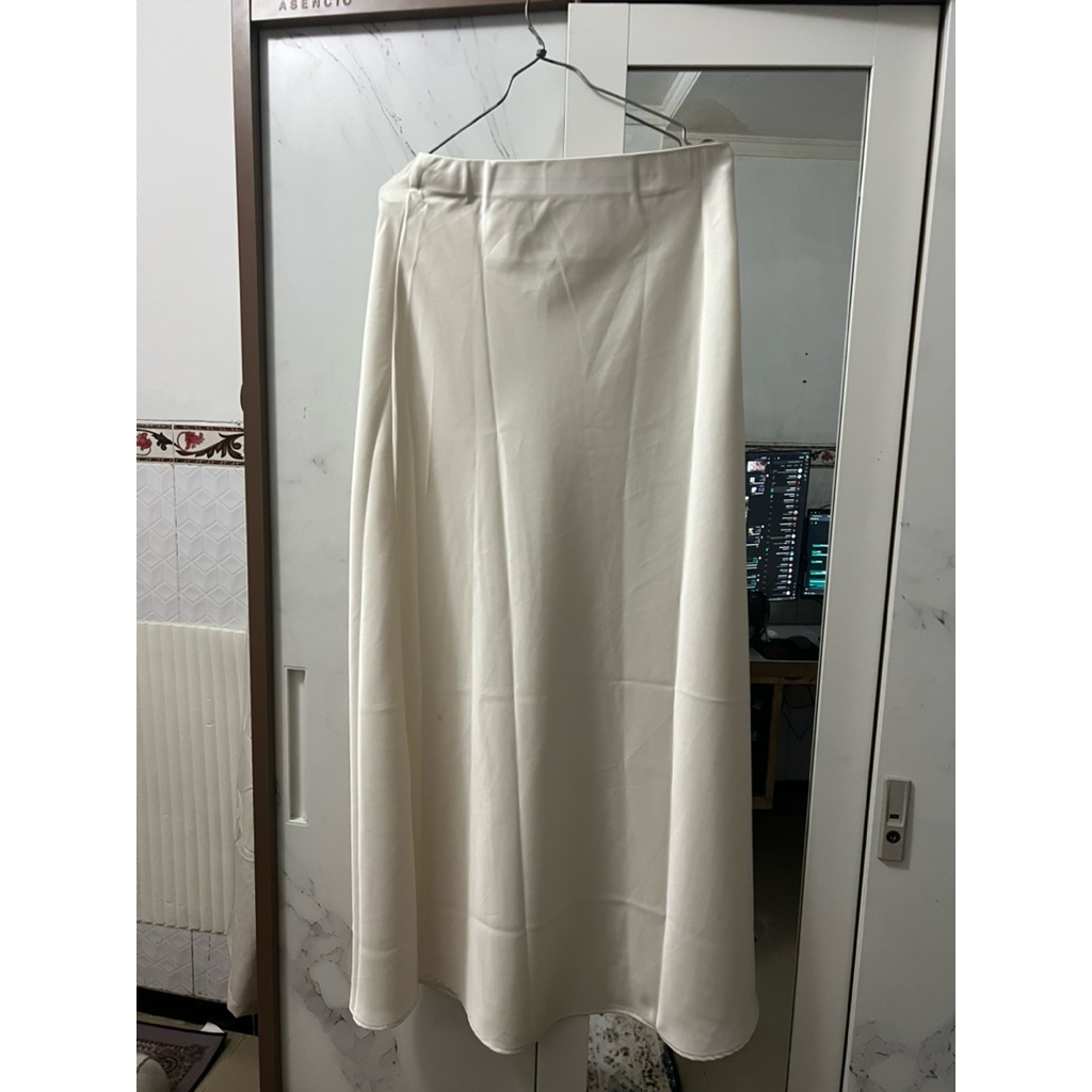 rok satin preloved xl ivory