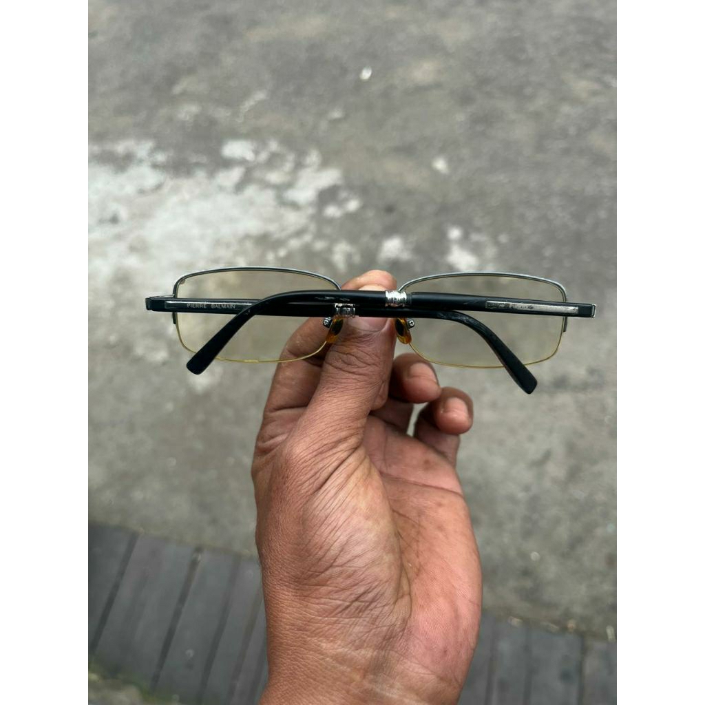 Kacamata Pierre Balmain