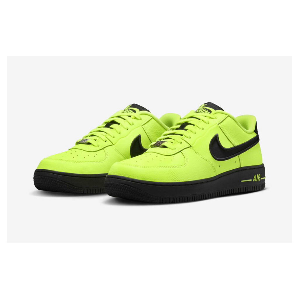 Sepatu Sneakers Wanita NikeAir Force1 Warna Volt/Gunmetal/Black Limited Edition Size 41 (26.5cm)