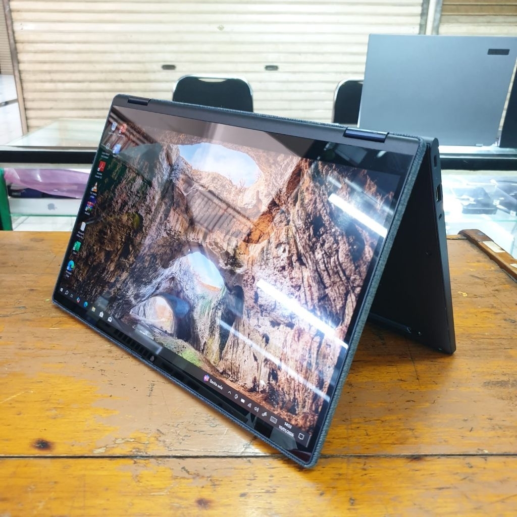 Lenovo Yoga 6 AMD Ryzen 5 Pro-4650U Ram 16GB SSD 512GB 13 FHD Touchscreen Muluss