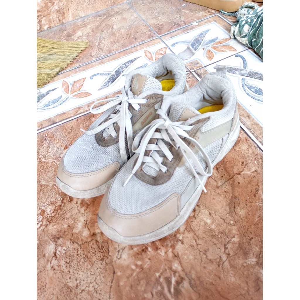 preloved sepatu aerostreet wanita