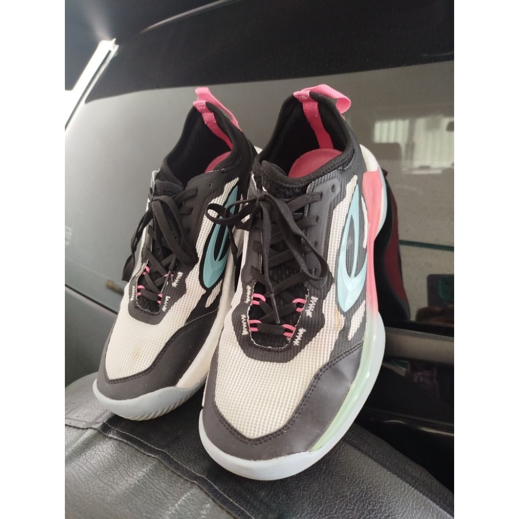 Sepatu Basket NINETEN KYOTO size 40 (preloved)