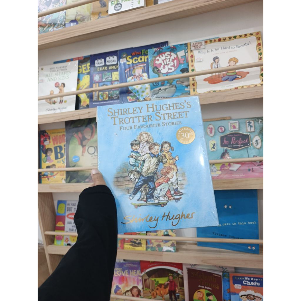 Shirley Hughes's Trotter Street