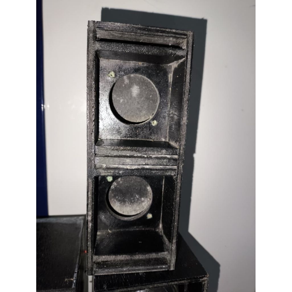 BOX SPEAKER 2IN miniatur