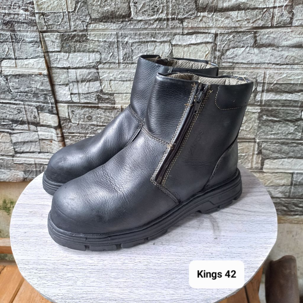 Sepatu second safety merk Kings size42 insol27cm