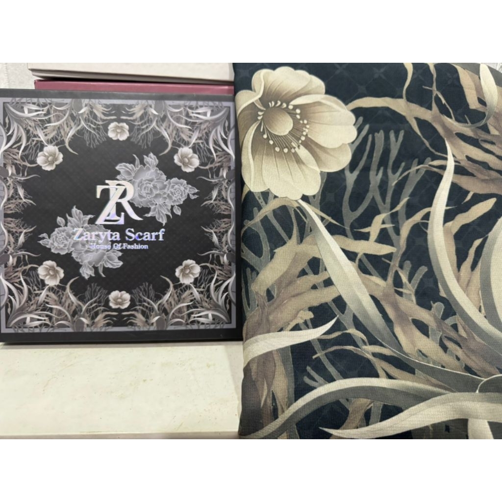 ZarytaScarf plus box