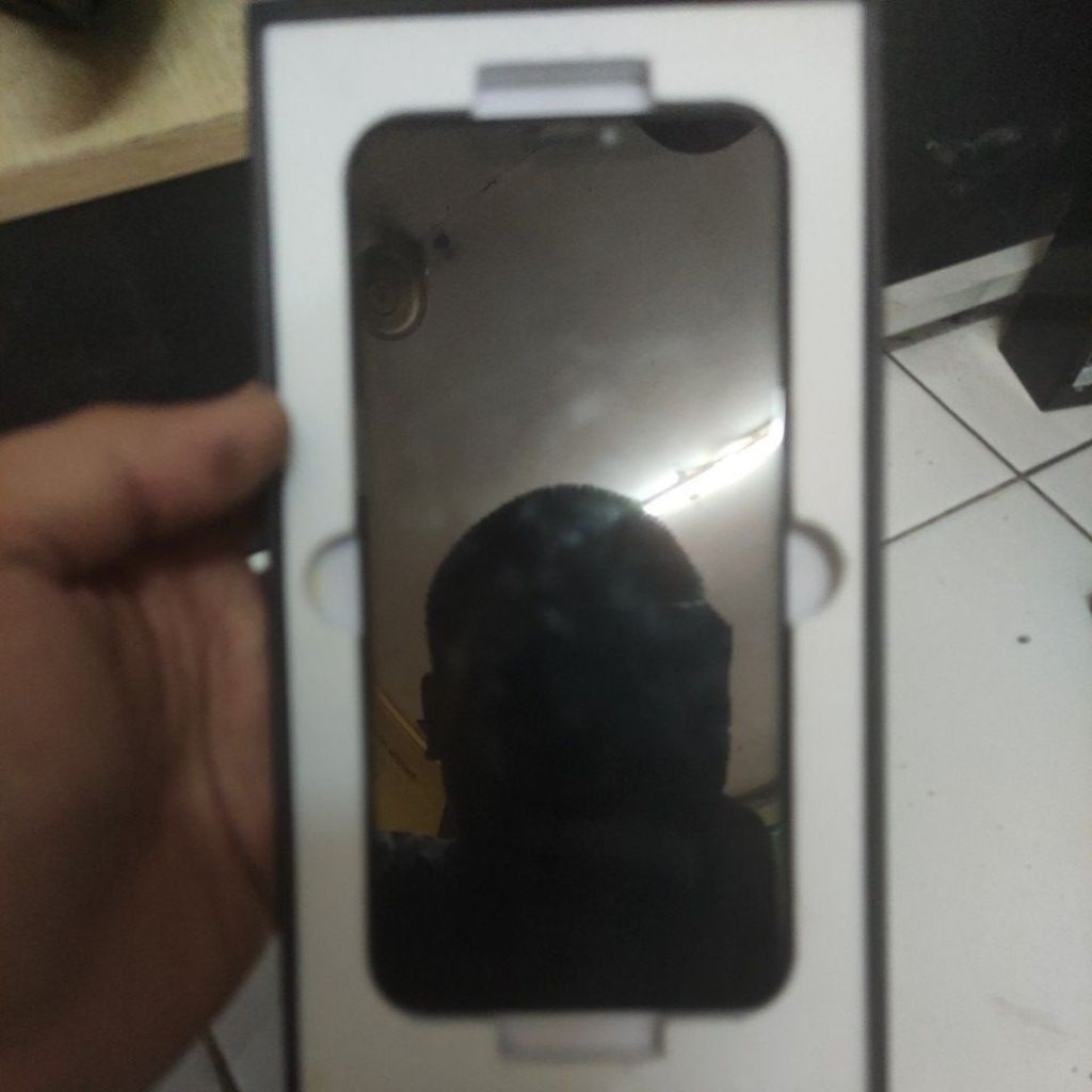 LCD iphone XS max minus cuil pinggir (lihat gambar 3)