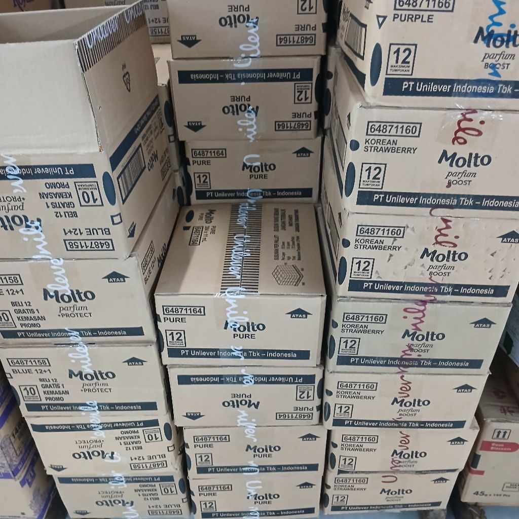 Molto Pelembut Pakaian 500an | 1 Dus (32 Renceng)