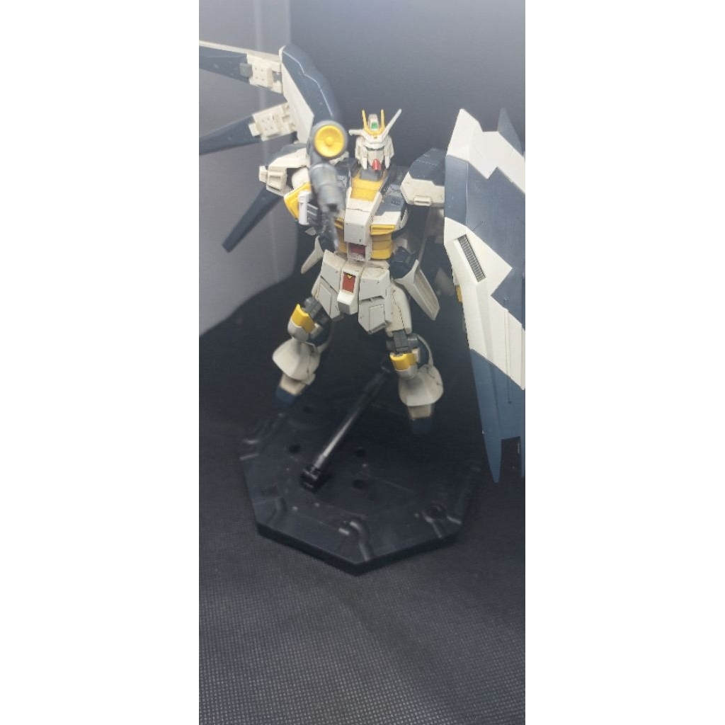 Gundam High Grade (HG) RX-93-v2 Hi-Nu Gundam. 