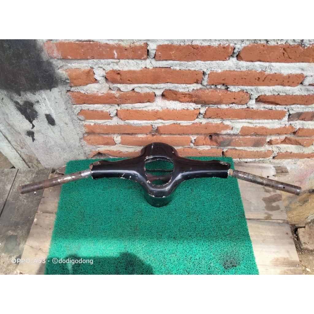 Stir Batok Lampu Kepala Honda C70 Original