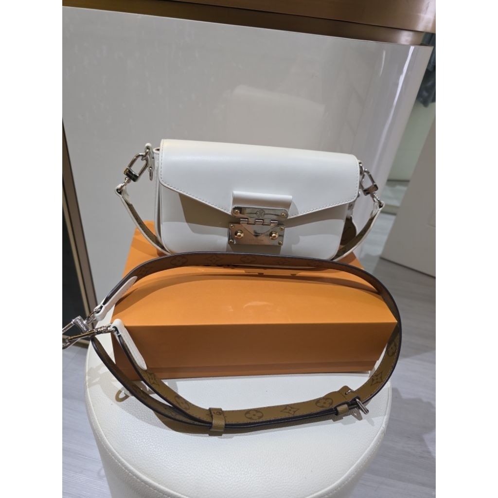 Lv small white crossbody bag mirror (like new)