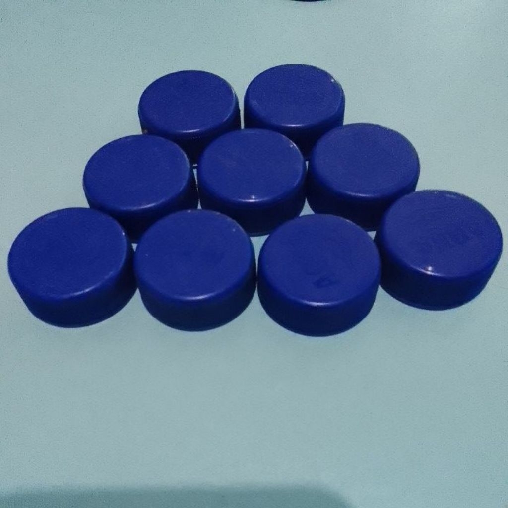 Tutup Botol Aqua Biru Tua Bekas Bersih