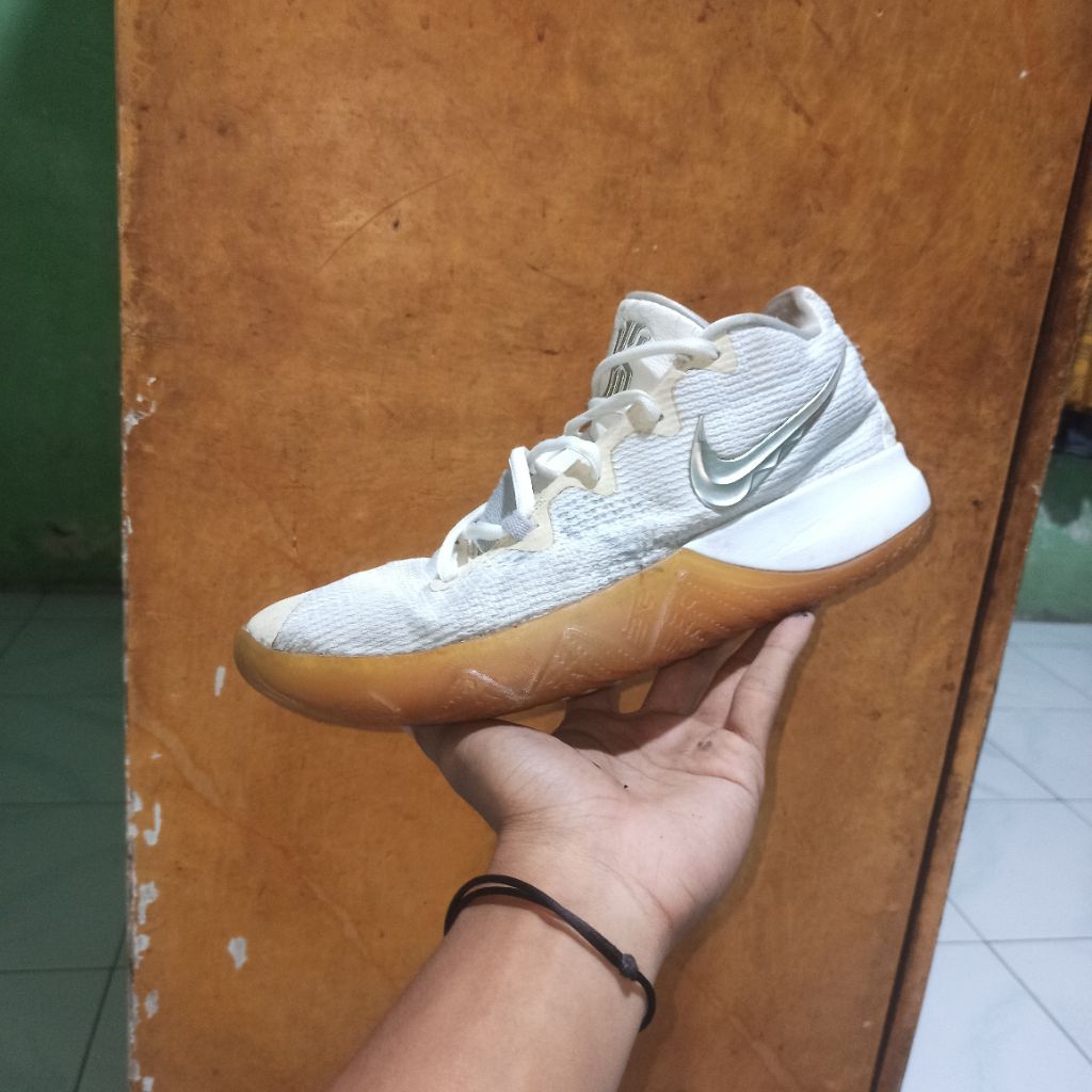 sepatu second basket kyrie flytrap 1 size 43