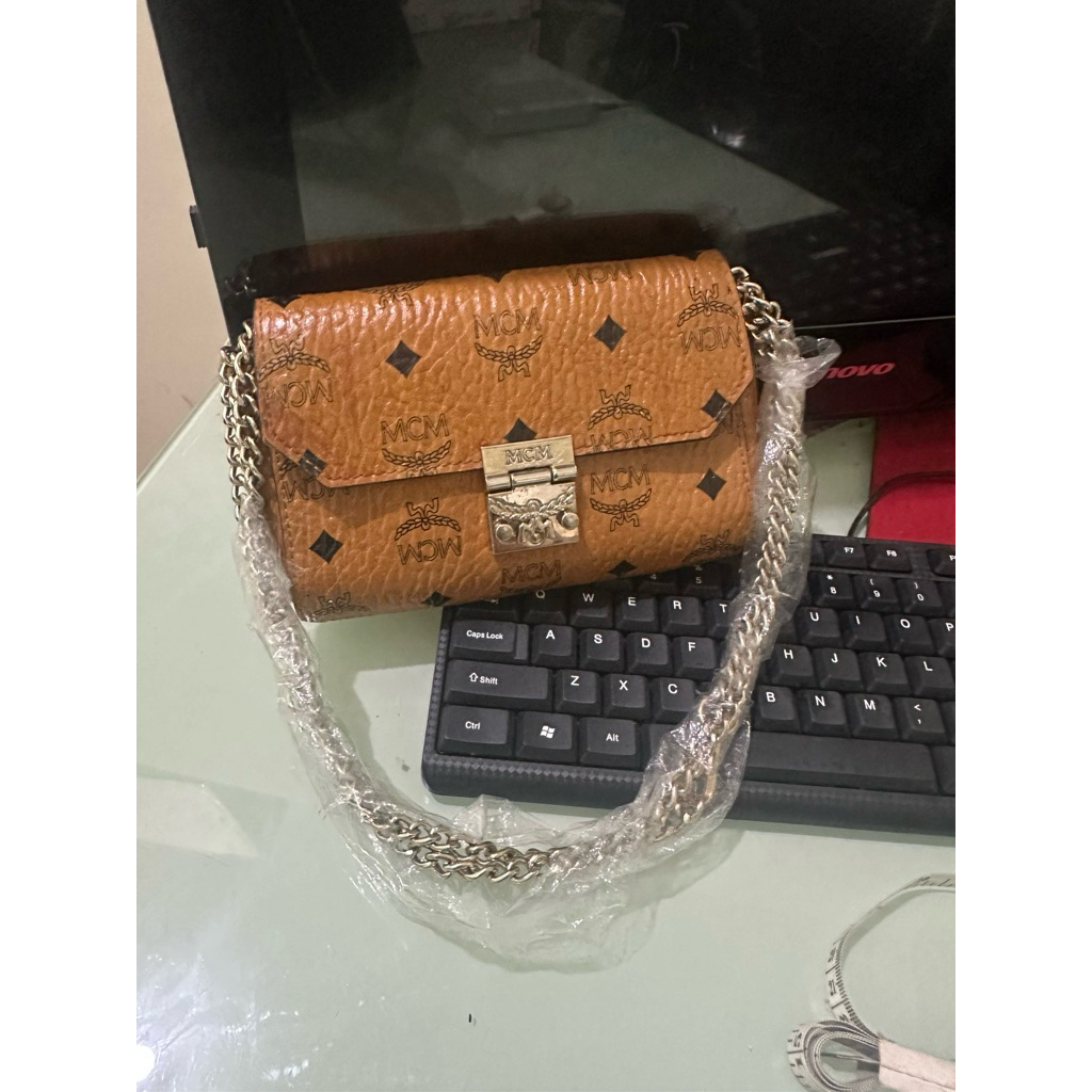 Preloved tas MCM Millie crossbody bag in Visetos coated canvas with a gold-tone chain strap