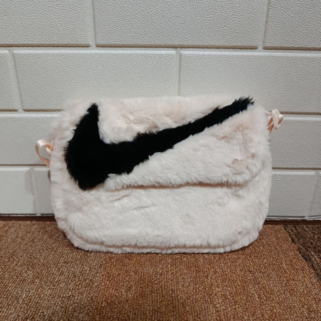 Tas Crossbody Bag (BSE) Sprortwear FTR 365 Faux Fur Guava Ice/Guava Ice/Black Original Tas Unisex
