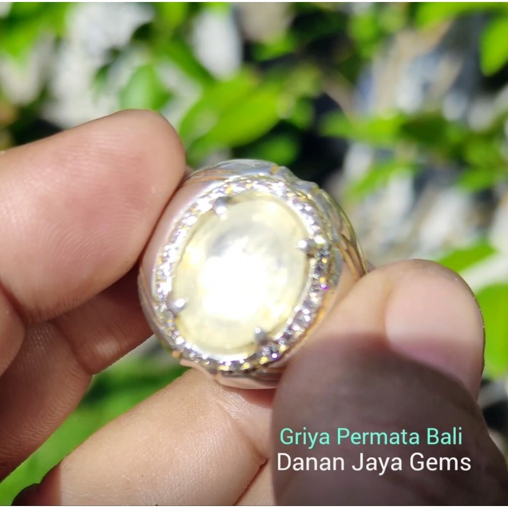 Yellow safir ceylon